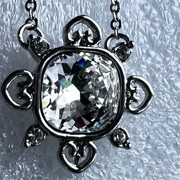 Clear Swarovski Crystal Square and Hearts Pendant 16" Silver-tone Necklace Swan - Picture 2 of 6